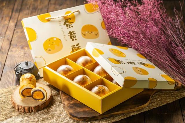 車城鹹鴨蛋-烏豆沙蛋黃酥(6入),花見小露